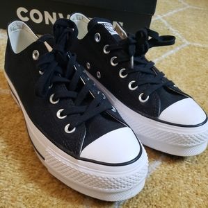 Converse Platforms AllStar Chuck Taylor's Size 8
